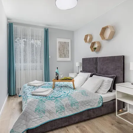 Stylowy Z Balkonem Blisko Plazy By Renters *