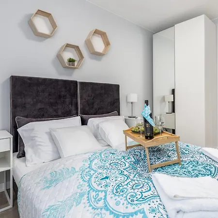Stylowy Z Balkonem Blisko Plazy By Renters