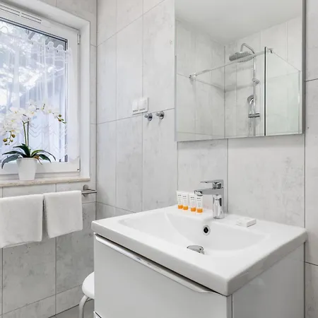 Stylowy Z Balkonem Blisko Plazy By Renters *